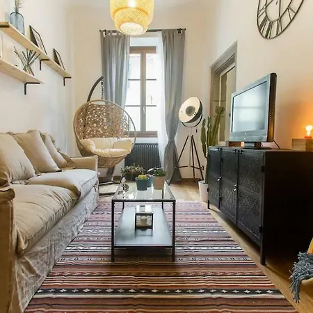 Step To Duomo And The Sights From Refurbished Apartment