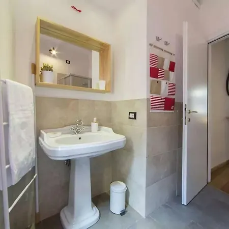 Step To Duomo And The Sights From Refurbished Apartment Florence